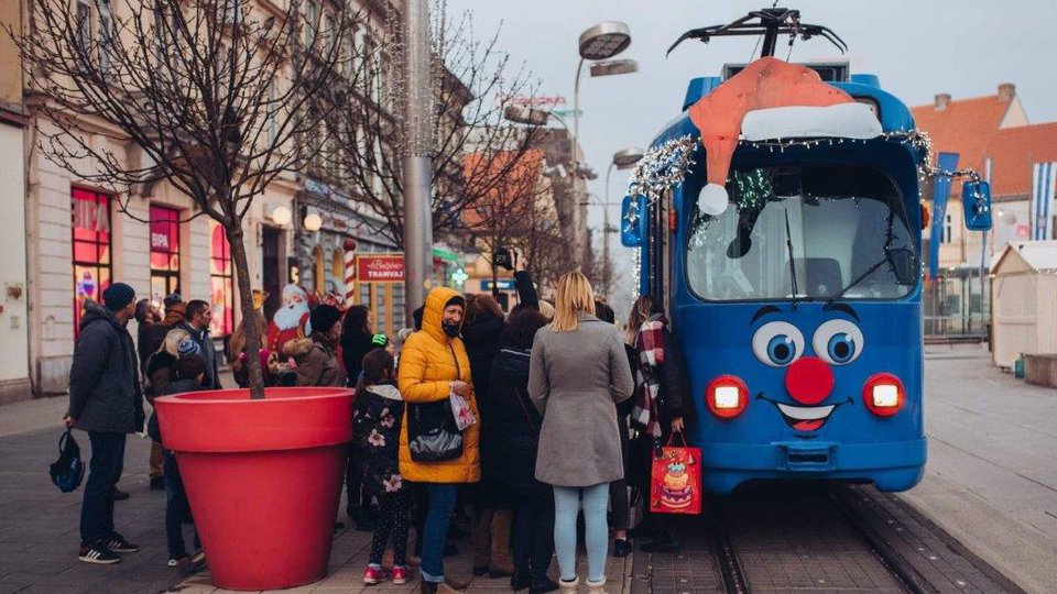 Reciters from Vojvodina riding the Christmas tram